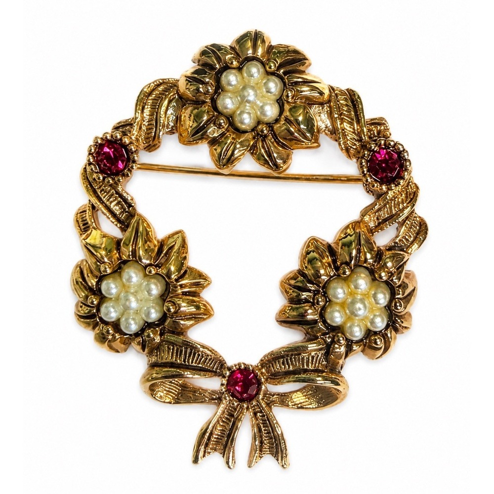 Vtg 94 AVON Gold Tone Faux Pearl Red Rhinestone Floral Wreath Pin Brooch Ribbon